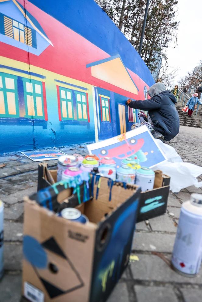 Świąteczny mural na "patelni" w Warszawie