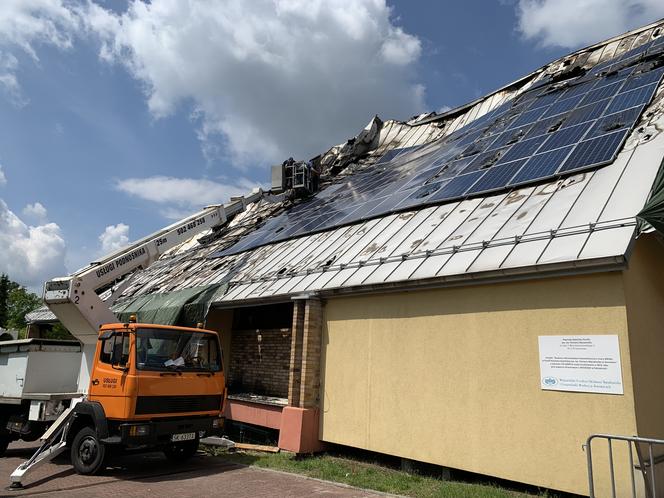 Pożar kościoła w Sosnowcu. Ruszyła rozbiórka dachu z paneli fotowoltaicznych