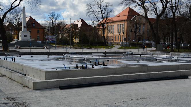Firma się nie wywiązała, fontanna wciąż nie skończona