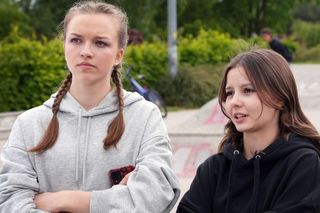 Barwy szczęścia odc. 3255. Ewa (Gabriela Ziembicka), Ewelina (Amelia Listwoń)