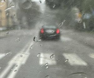 Deszczowe lato i drożyzna zniechęcają Polaków do wakacji. Turyści i przedsiębiorcy apelują o wsparcie