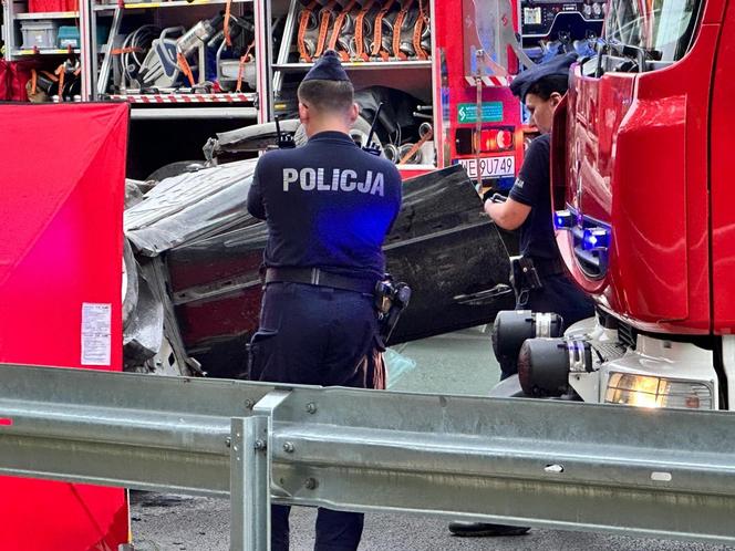 Tragedia w Piastowie. Dachowała samochodem, nie żyje