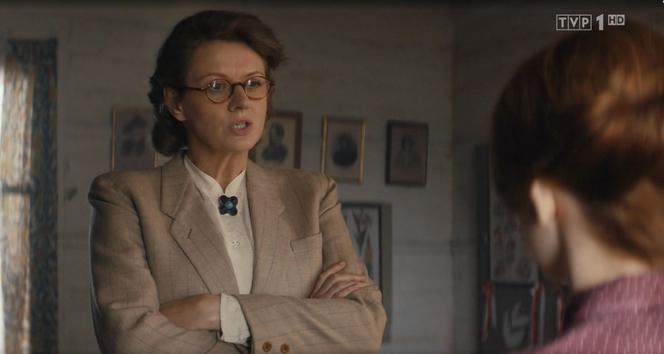 Stulecie Winnych, sezon 2, odc. 24: dyrektorka (Joanna Król)