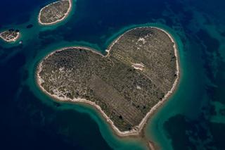 Wyspa w kształcie serca. Idealne miejsce na randkę i oświadczyny