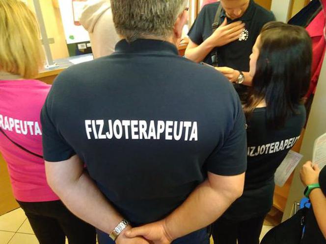 Protest fizjoterapeutów w Sosnowcu. "Od połowy maja idziemy masowo na zwolnienia!" [ZDJĘCIA]
