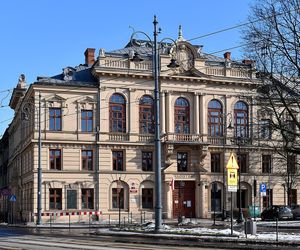 Kiedyś było osobnym miastem, teraz jest częścią Krakowa. Prawa miejskie traciło dwa razy