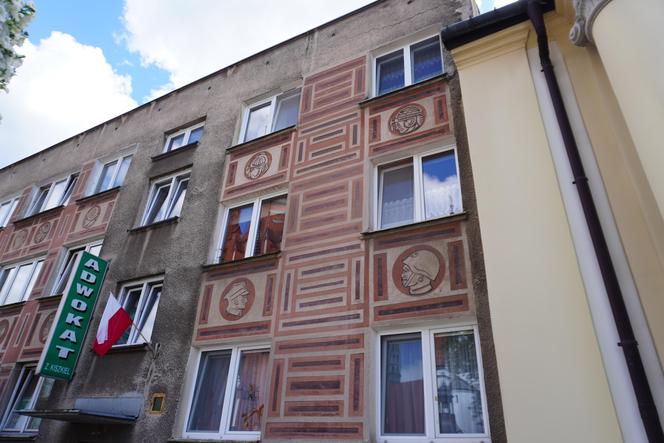 Sgraffito w Białymstoku. Zabytkowe pra-murale rodem z PRL-u