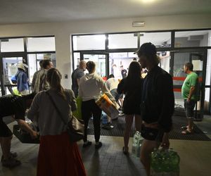 Pożar w Ząbkach. Wielkie poruszenie! Ludzie z całego miasta ruszyli z pomocą 