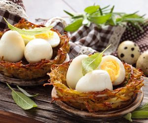 Gniazdka ziemniaczane z jajkami przepiórczymi. Obłędny prepis nie tylko na Wielkanoc