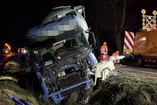 Śmiertelny wypadek pod Grójcem. Samochód osobowy zderzył się z cysterną