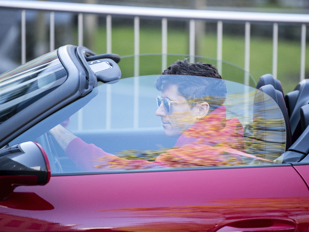 Lewandowski pokazał auto warte FORTUNĘ. Bardzo podobne kupił Klarze! [ZDJĘCIE]