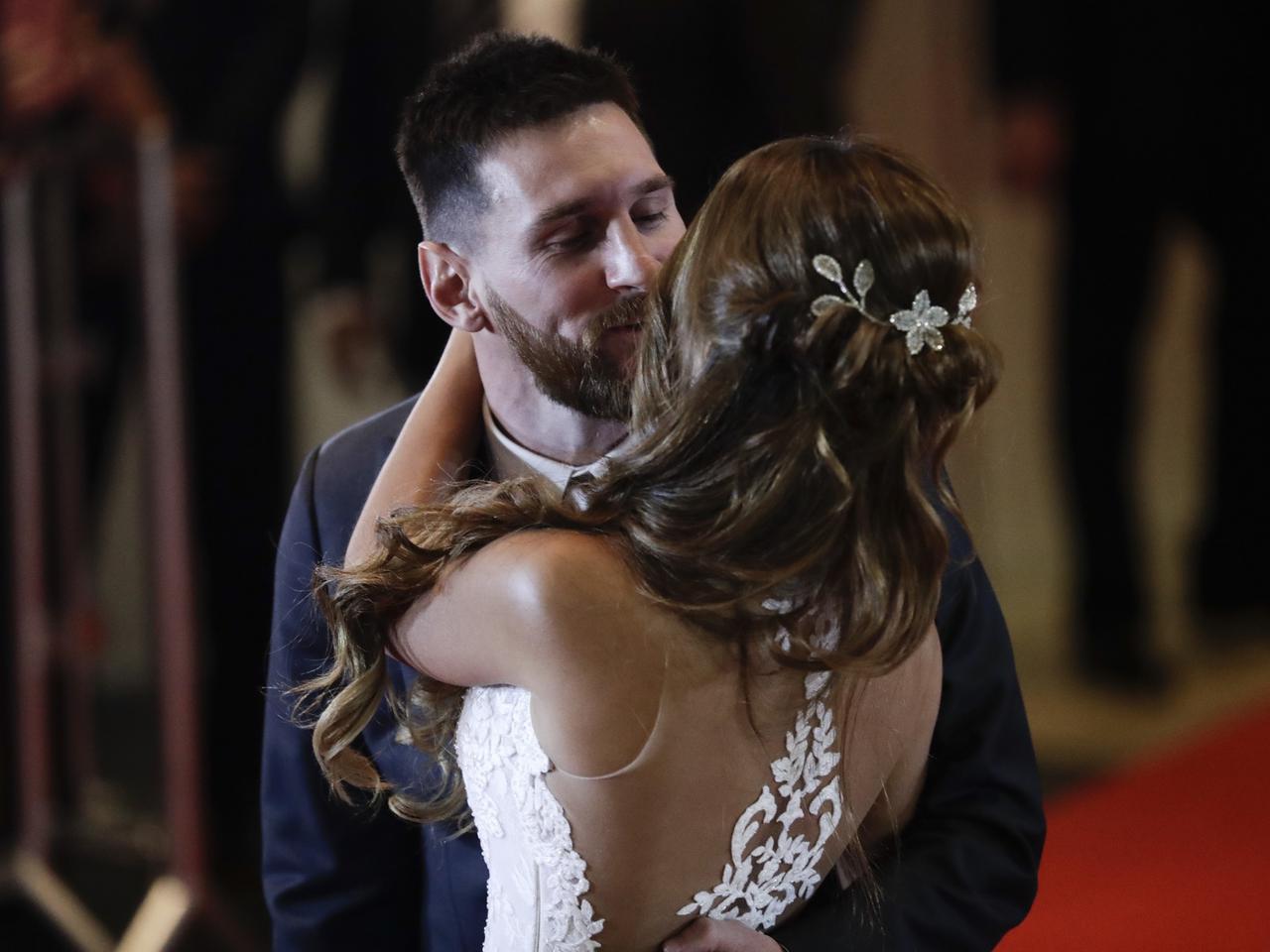 Leo Messi i Antonella Roccuzzo wzięli ślub! Był czerwony dywan i fotoreporterzy! ZDJĘCIA