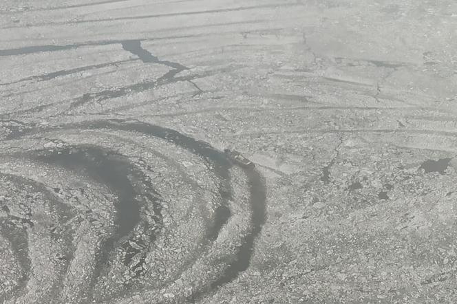 Płock. Alarm powodziowy na Wiśle. Tak wygląda OGROMNY zator lodowy z lotu ptaka! [ZDJĘCIA]