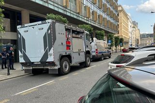 Alarm bombowy w centrum Warszawy! Ewakuacja Biura Parlamentu Europejskiego!