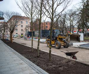 Plac Komuny Paryskiej w budowie. Kiedy spodziewany koniec prac?