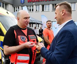 14 nowych ambulansów wyjechało na ulice miast w regionie. Każda warta jest ponad milion