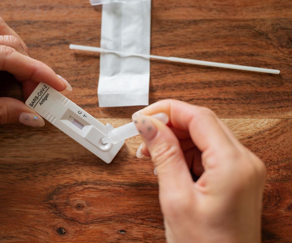 3 tys. zakażeń dziennie i kolejne zgony. “Zdecydowany wzrost infekcji COVID-19”