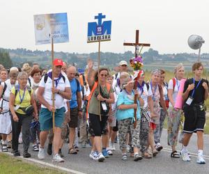 Śpiewający dzień lubelskich pątników na szlaku do Jasnej Góry!