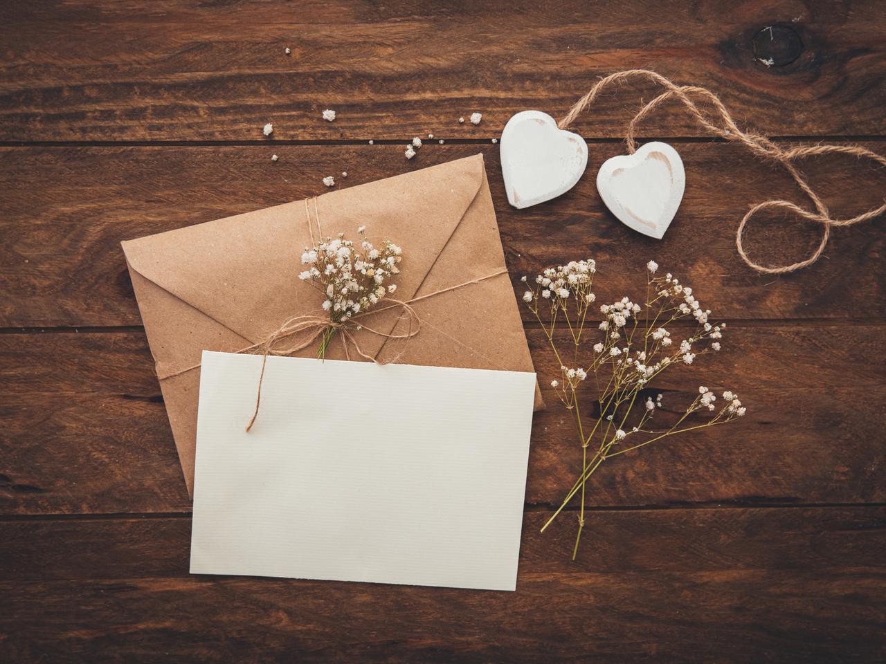 Wierszyki i cytaty na zaproszenia ślubne. Najlepsze teksty do zaproszeń ślubnych