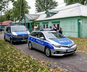 Chaos na Osiedlu Przyjaźń. Policja zatrzymała mieszkańca domku. „Wyciągnęli go siłą”