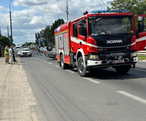 Dachowanie w Markach. Dwie osoby ranne, w tym dziecko