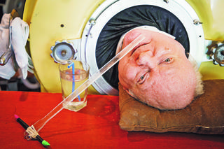 Przeżył życie w metalowej tubie