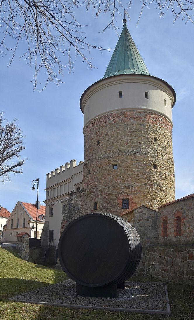 To jeden z najpiękniejszych domów w Małopolsce. Kiedyś był dworem obronnym, dziś zachwyca turystów