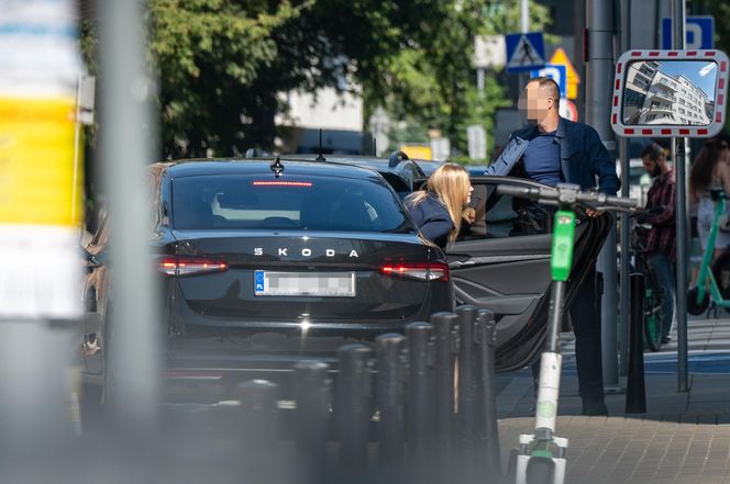 Kinga Duda miesiąc po ślubie rozkwita! Przyłapaliśmy młodą mężatkę. Nie była sama