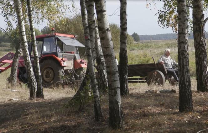 Rolnicy. Podlasie. Andrzej z Plutycz wjechał traktorem w bagno. Ale wtopa!