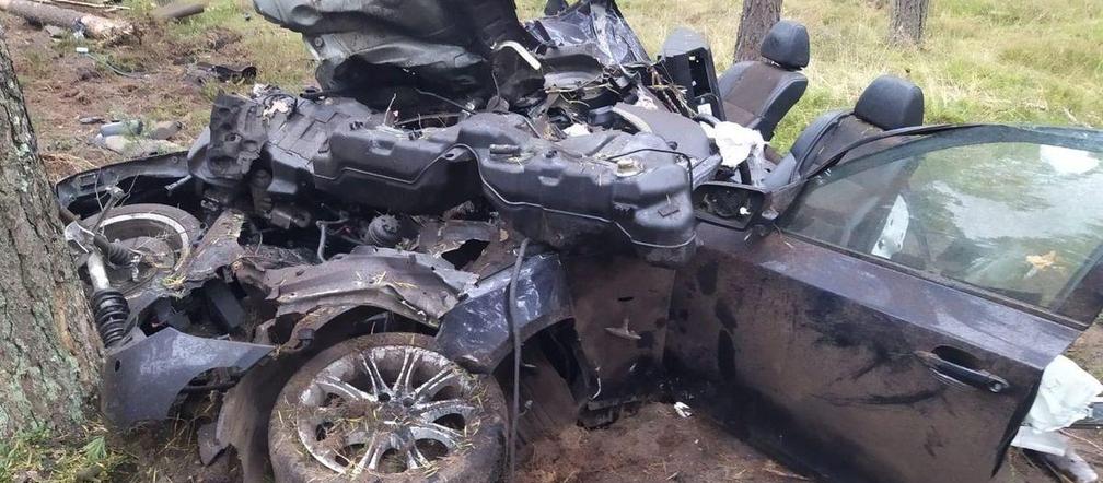 Lubelskie: BMW rozpadło się kawałki. 28-letni kierowca w ciężkim stanie trafił do szpitala