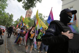 Marsz Równości w Olsztynie 2022. Wielobarwna parada przeszła ulicami miasta [ZDJĘCIA]