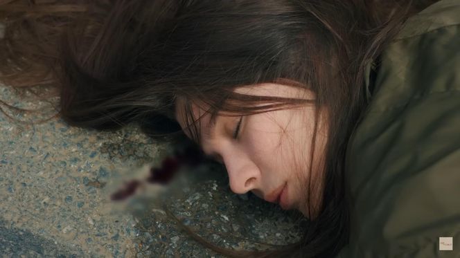 Dziewczyna w trakcie ucieczki ulegnie wypadkowi 