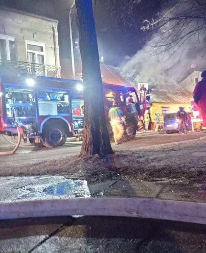 Tragiczny finał pożaru w Kole. Strażacy znaleźli zwęglone ciała