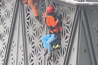 Marcin Banot wspina się na wieżowiec w Buenos Aires