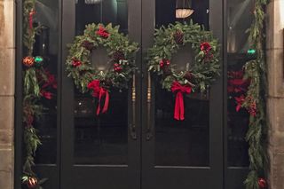 Dekoracja drzwi na Boże Narodzenie