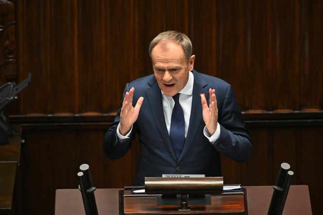 Iskrzy między Donaldem Tuskiem a Karolem Nawrockim