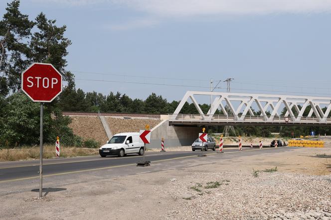  Drogowcy mieli poszerzać wylotówkę na Mazury. Inwestycja mocno się opóźnia 