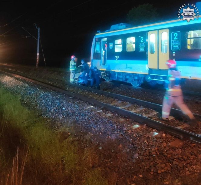 66-latka pomyliła tory z drogą i wjechała pod pociąg. Pasażer spał, gdy doszło do tragedii