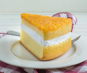 Dyniowe ciasto z kremem cytrynowym to połączenie, które zaskoczy każdego gościa. Deser, który wygląda i smakuje obłędnie