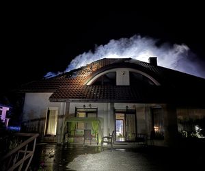 Dramatyczna akcja gaśnicza. W środku płonącego domu znaleźli zwęglone ciało
