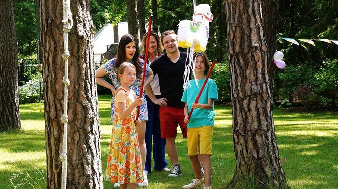 Barwy szczęścia odc. 2913: Hubert (Marek Molak), Asia Sokalska (Anna Gzyra – Augustynowicz), Agata (Natalia Zambrzycka), Marysia (Nina Szumowska), Emil (Artem Malashchuk)