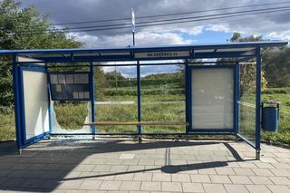W Krakowie coraz częściej dochodzi do dewastacji przestanków