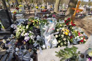 Rafał z Grudziądza nie żyje. Grób cenionego trenera i kulturysty utonął w kwiatach