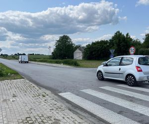 Tragiczny wypadek w Wojciechowie Kolonii Pierwszej. Nie żyje dwóch mężczyzn. Volvo uderzyło w szambiarkę