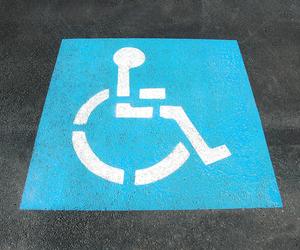 Parkujesz na miejscu dla osoby niepełnosprawnej? Słono zapłacisz
