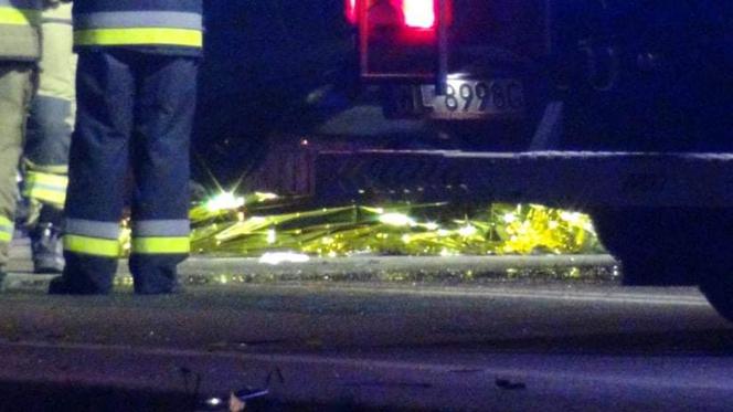 Śmiertelny wypadek w Nieporęcie. jeden z samochodów dachował
