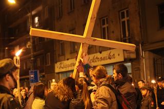 Warszawa: w Wielki Piątek Centralna Droga Krzyżowa z modlitwą o pokój