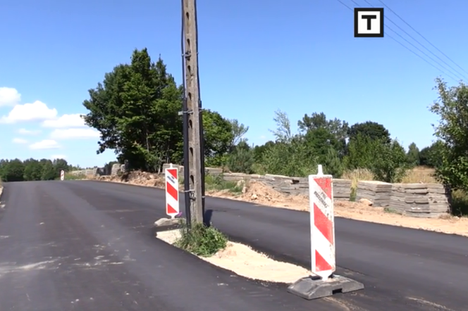 Słup na środku drogi