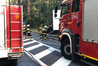 Koszmarny wypadek na trasie Toruń - Bydgoszcz. W Emilianowie płonął samochód, zmiażdżony przez ciężarówkę!