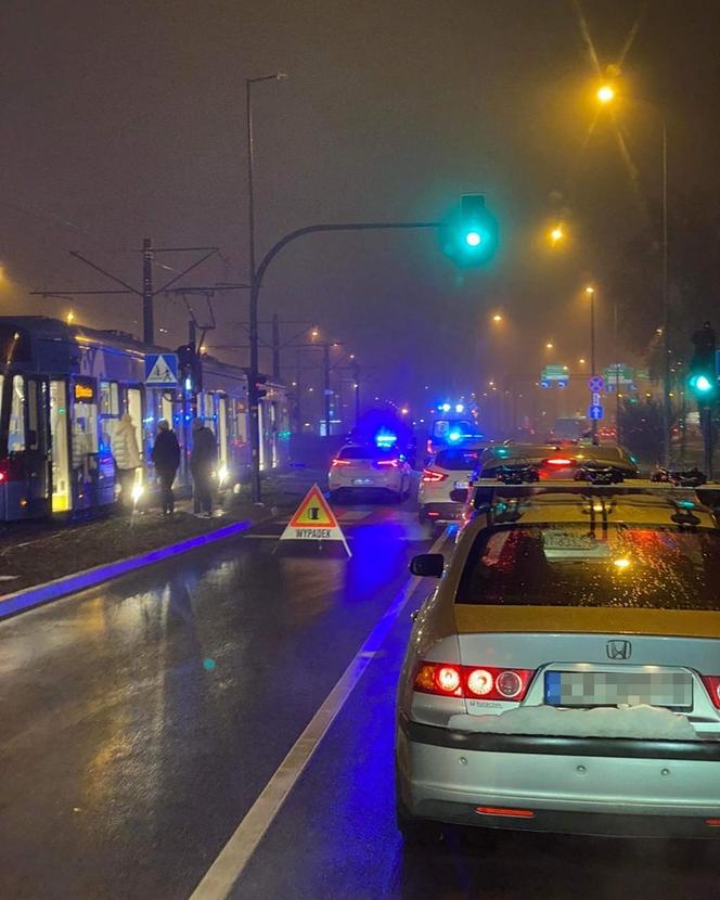 Tramwaj potrącił pieszego w Nowej Hucie. Na miejscu utrudnienia w ruchu